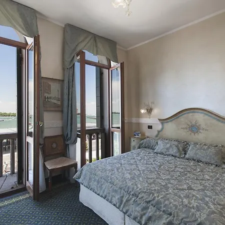 Riviera Отель